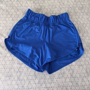 Lululemon strides ahead HR short bluebell size 4